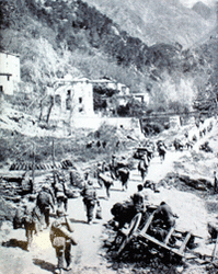 Soldati in marcia a Montignoso