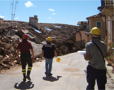 Tecnici impegnati nei sopralluoghi sui luoghi colpiti da eventi sismici