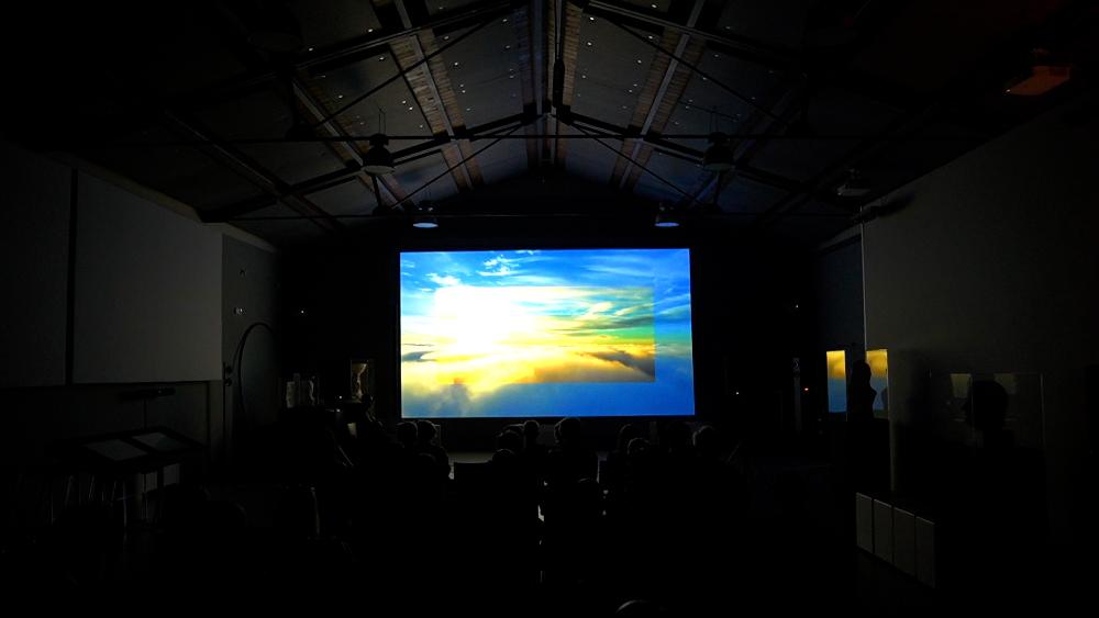 Proiezioni di un video d'artista all'interno del progetto Over The Real 