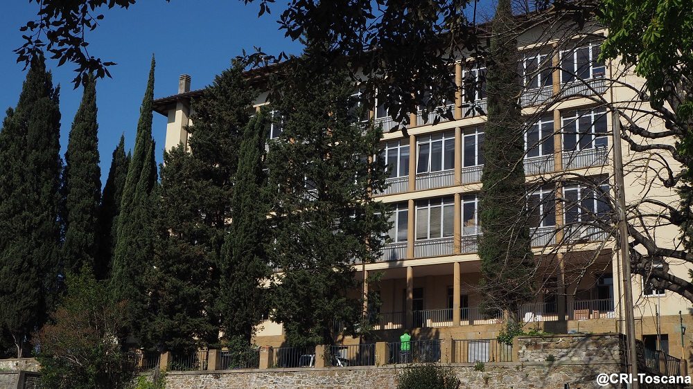 Giani inaugura l’hub vaccinale ai Fraticini della Croce Rossa, a Firenze