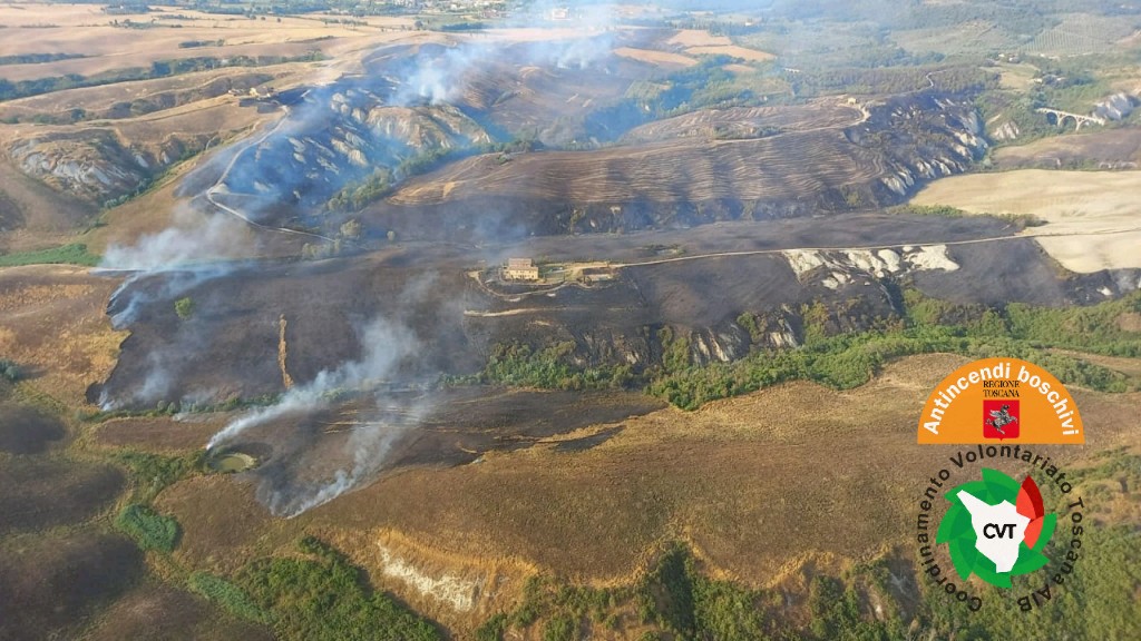 Spento l’incendio nel comune di Asciano, bruciati 150 ettari