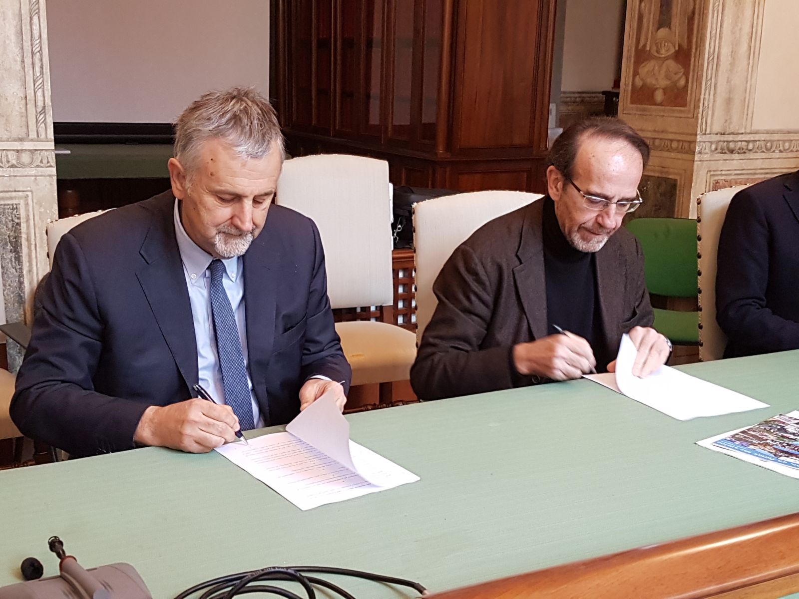 Ferrovie, firmata intesa per potenziare Lucca-Aulla e scalo merci a Castelnuovo