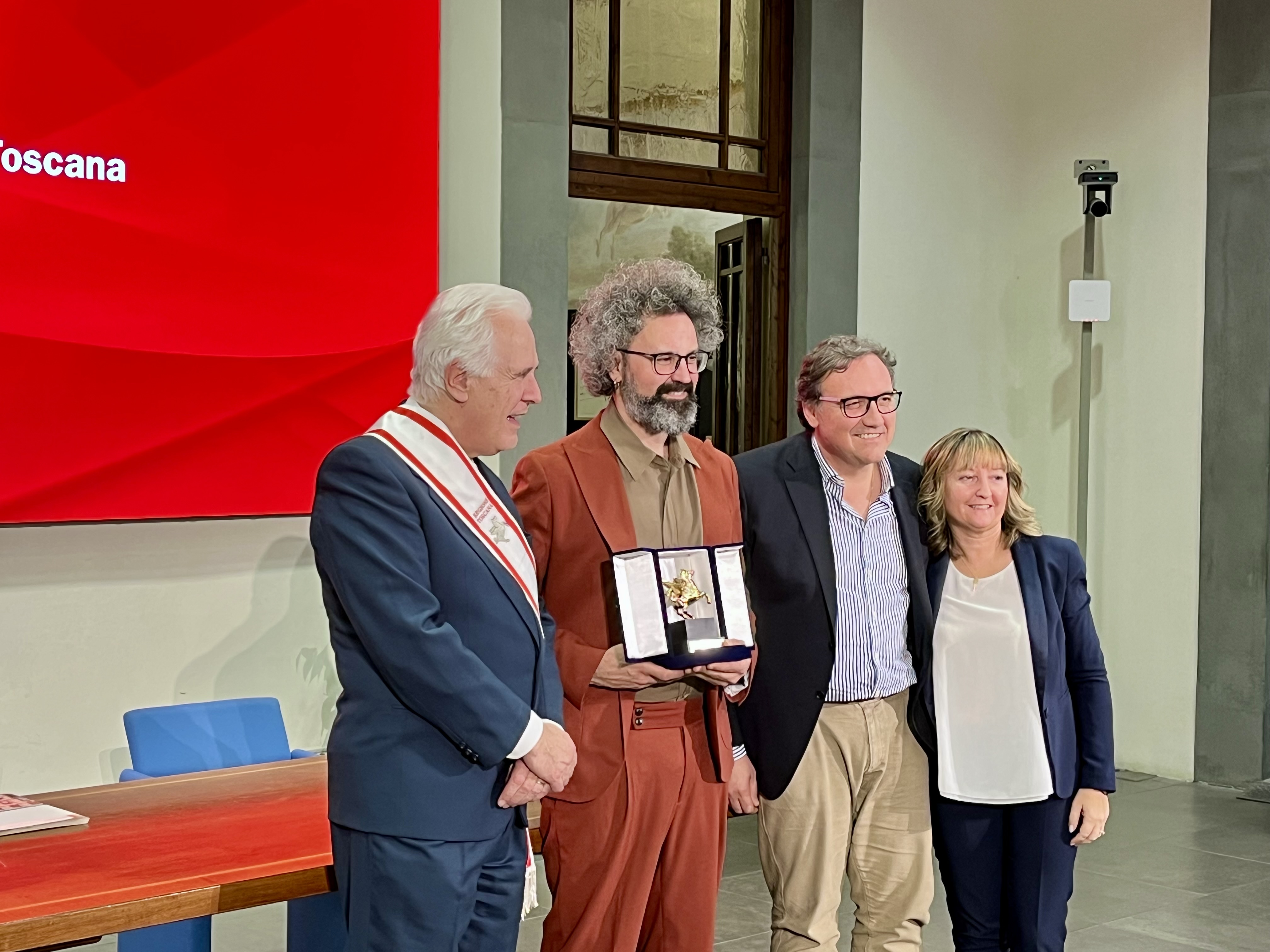 Pegaso d’Oro a Simone Cristicchi. Giani: “Artista che interpreta i valori della Toscana”