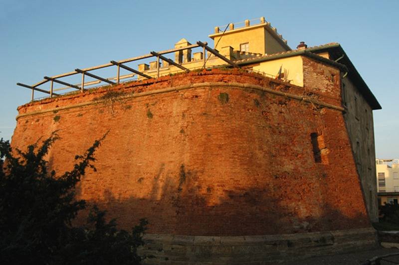Bibbona, il borgo antico e la marina: un territorio fra l'Aurelia e il mare