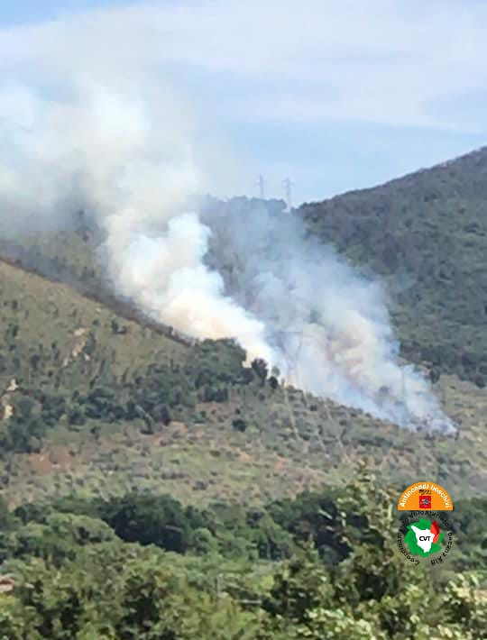 Incendio sulle colline di Calci (Pi) in località Crespignano