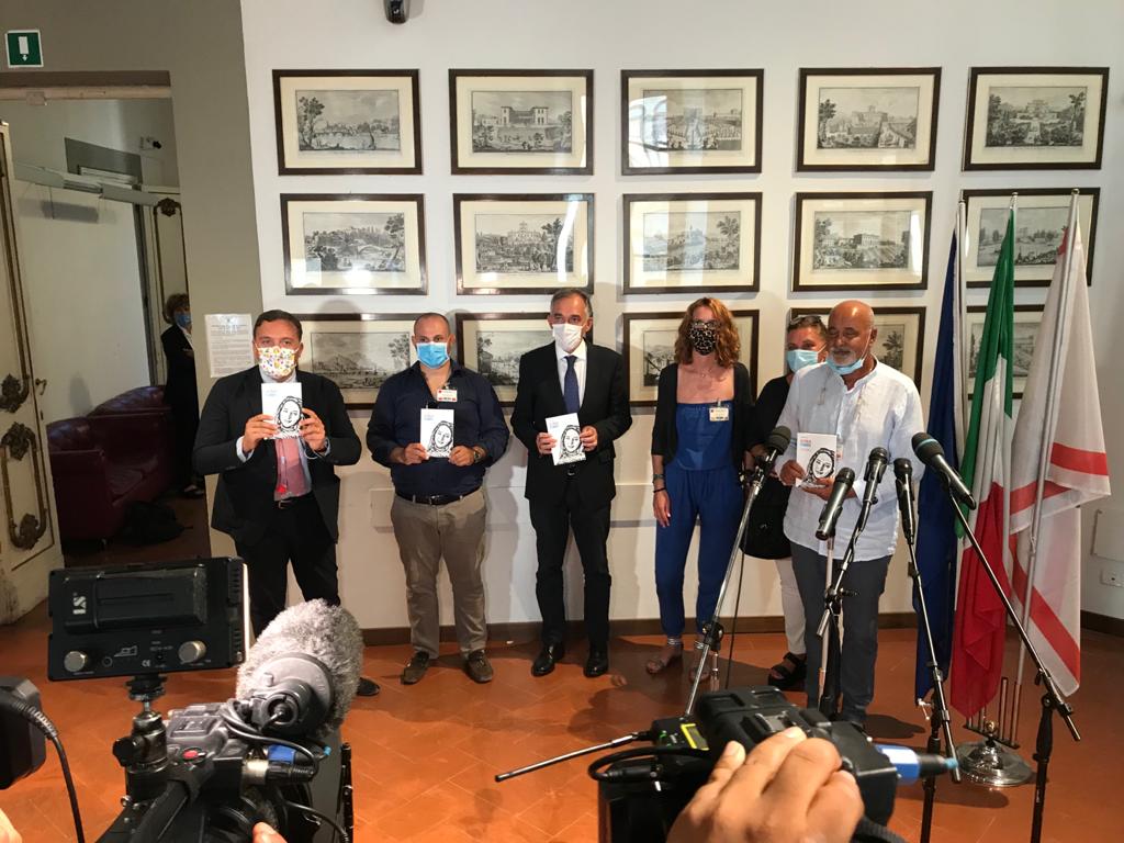 Donato a Rossi il libro dedicato a Elena Maestrini. Il presidente: “Il dovere della giustizia, il diritto alla sicurezza”