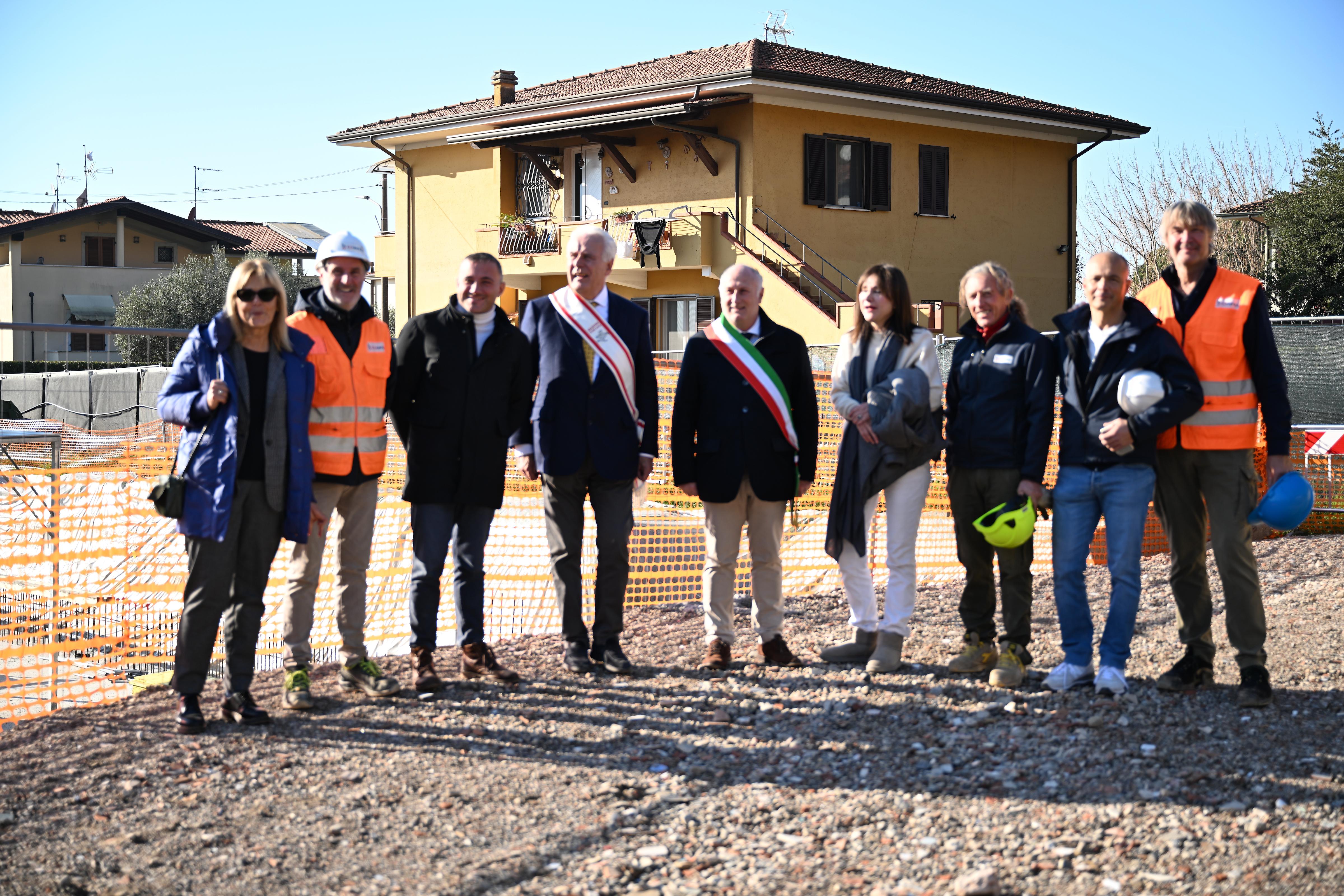 Immagine Il presidente Giani visita i cantieri della Casa di Comunità di Montignoso