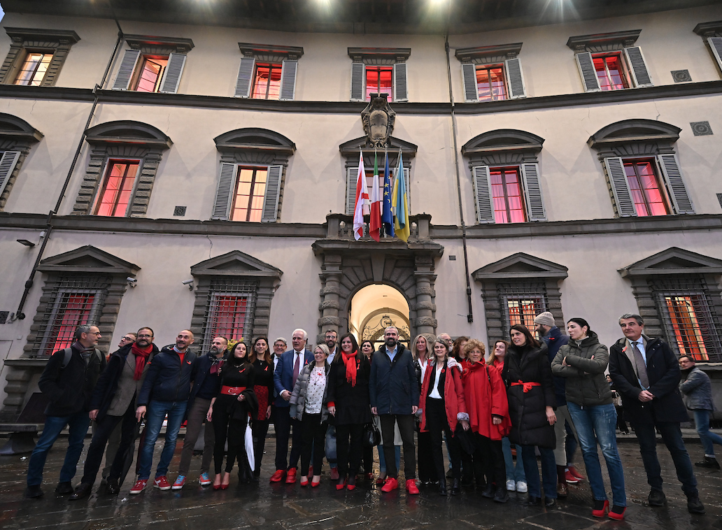 La Toscana delle donne, Palazzo Strozzi Sacrati si illumina di rosso per diritti e libertà