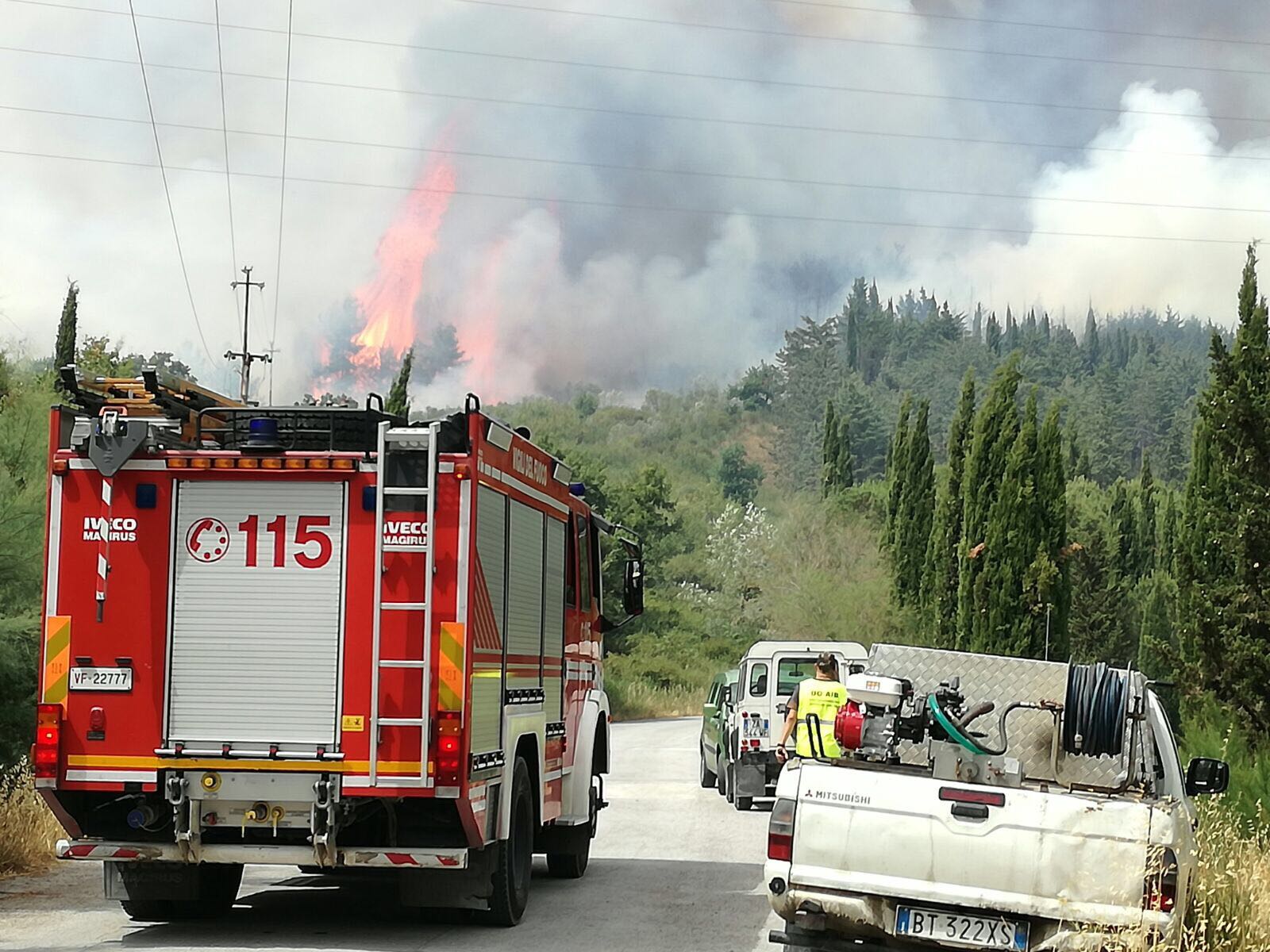 Incendi, Piancastagnaio: evacuati 3 poderi, preallertata casa di riposo