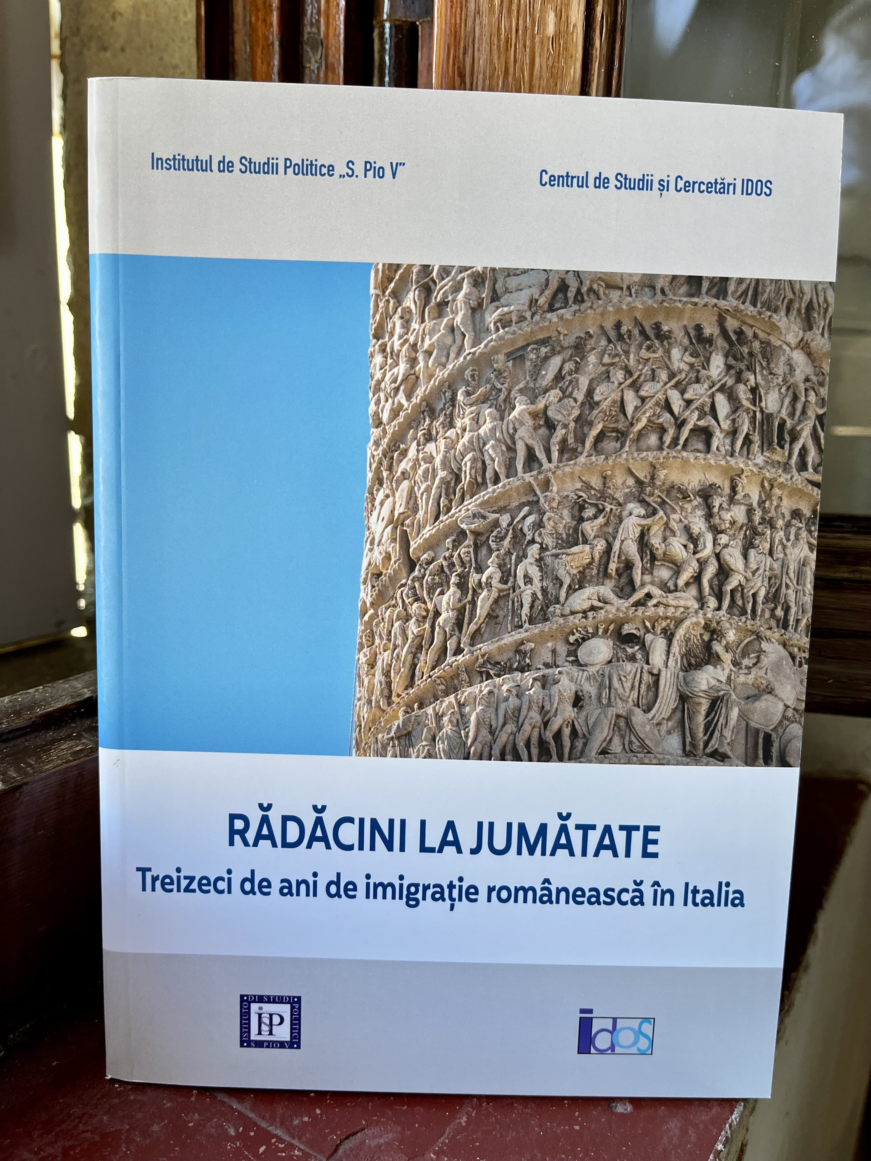 La storia della comunità romena in Italia  raccontata in “Radici a metà”