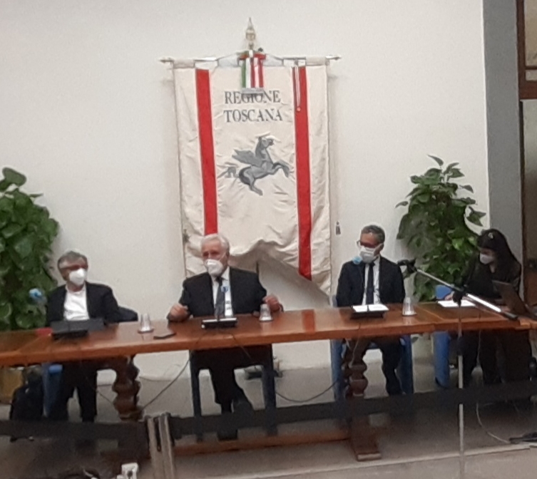 Vaccino over 80, dal 16 aprile prenotazione online e un numero verde a supporto