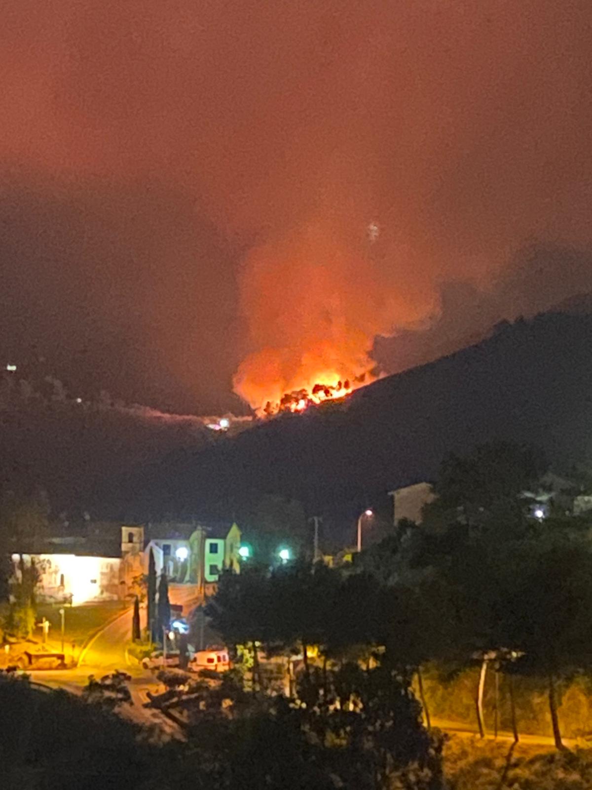 Incendi, in fase di bonifica le fiamme a Rio nell'Elba