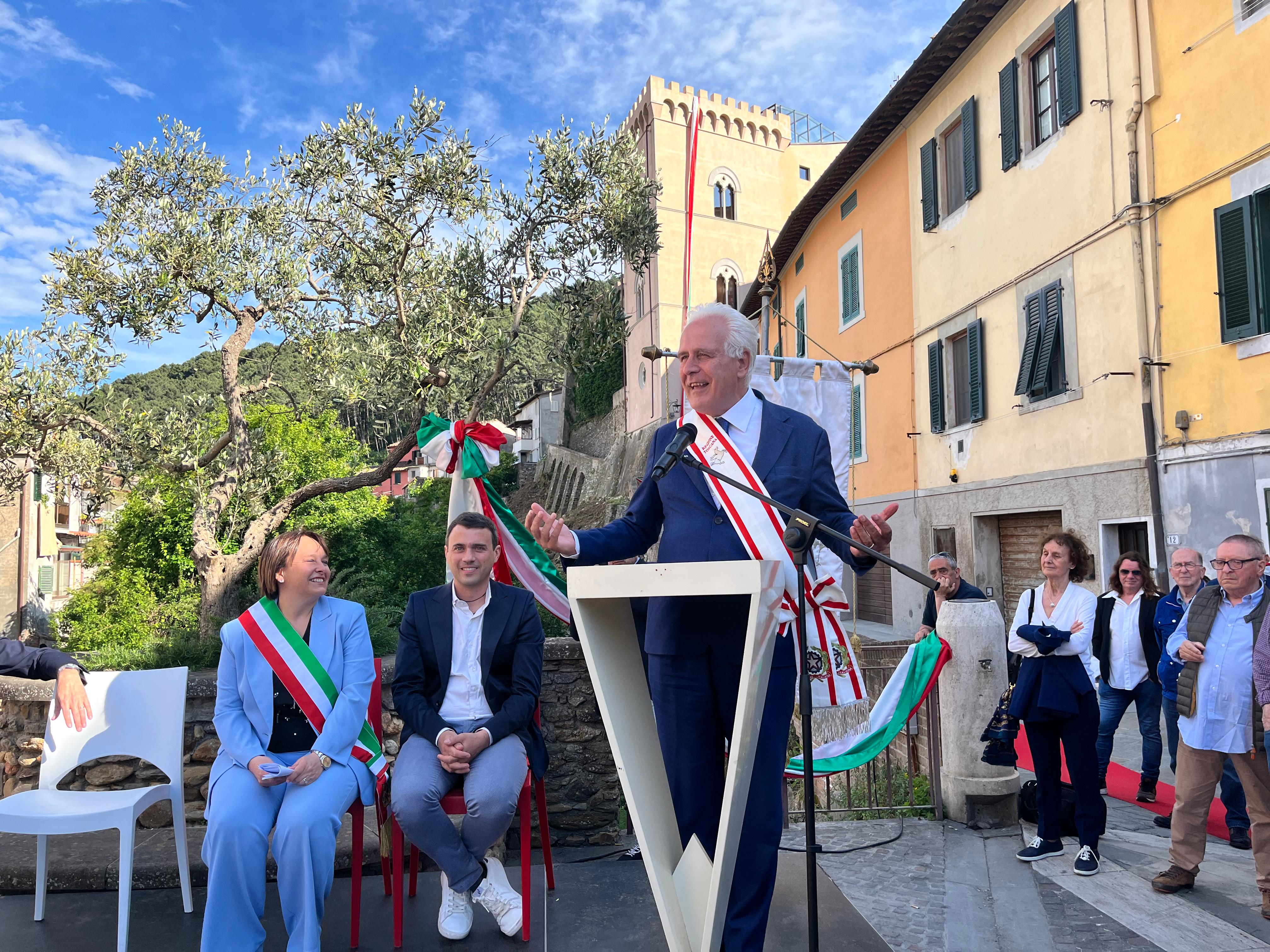 Buti (Pi), il presidente Giani all'inaugurazione del castello ...