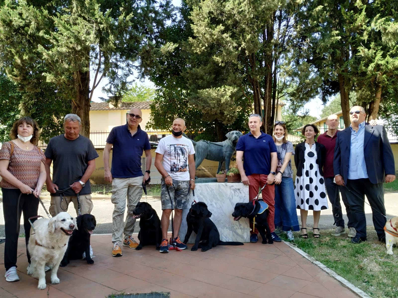 Scuola cani guida, open day per l’affidamento dei cuccioli. Spinelli: “Un lavoro prezioso”