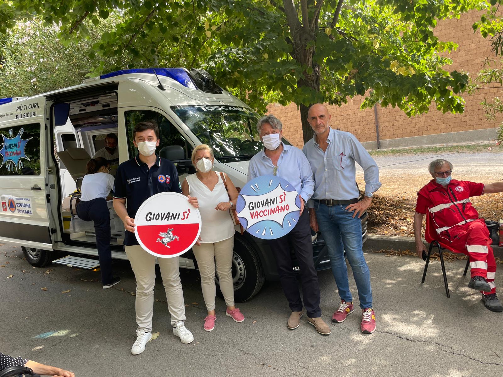 Vaccini in spiaggia, continua il successo del camper a Capalbio