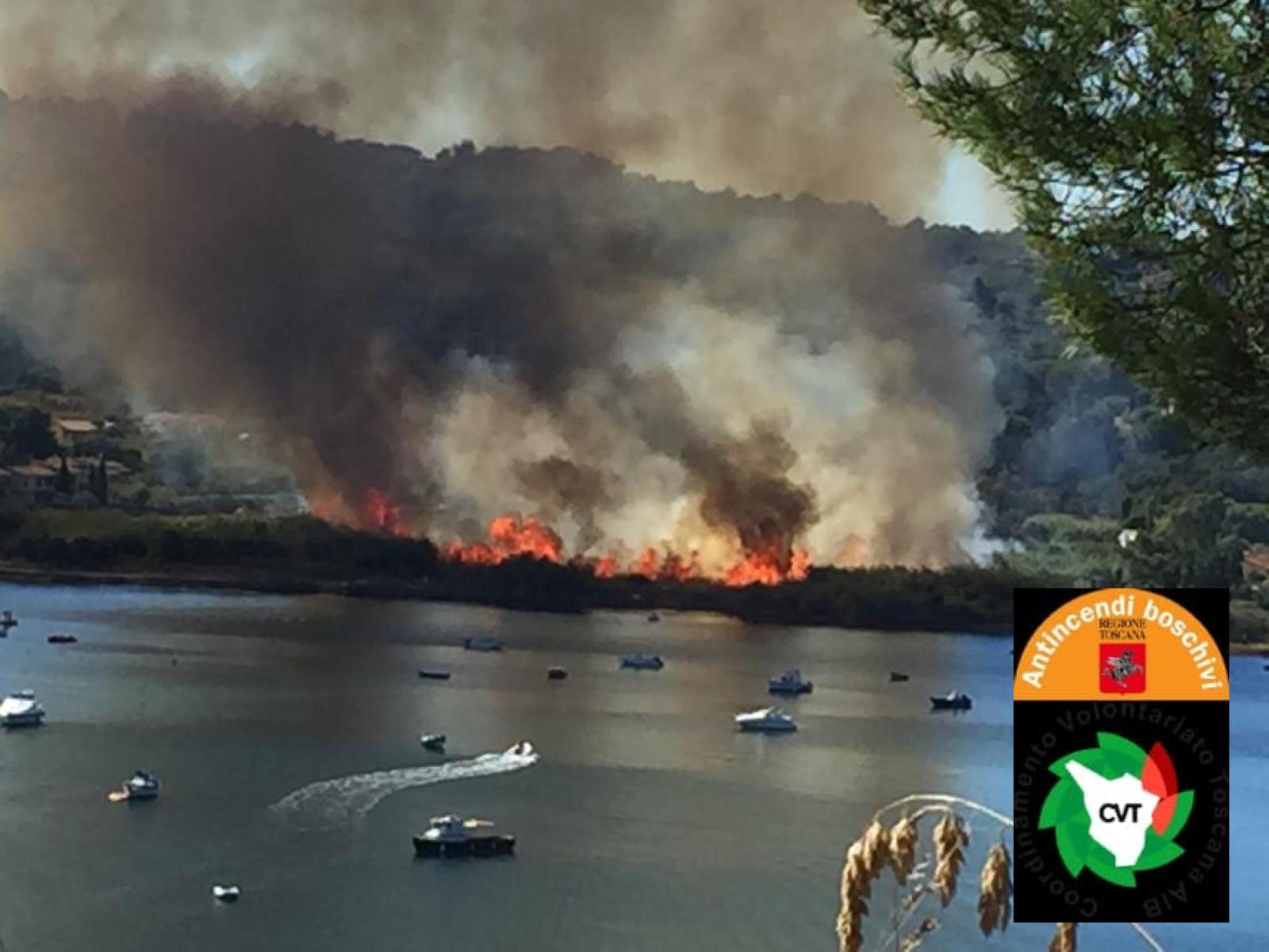 Incendi, sotto osservazione quello dei Monti Pisani. Fiamme a Capoliveri