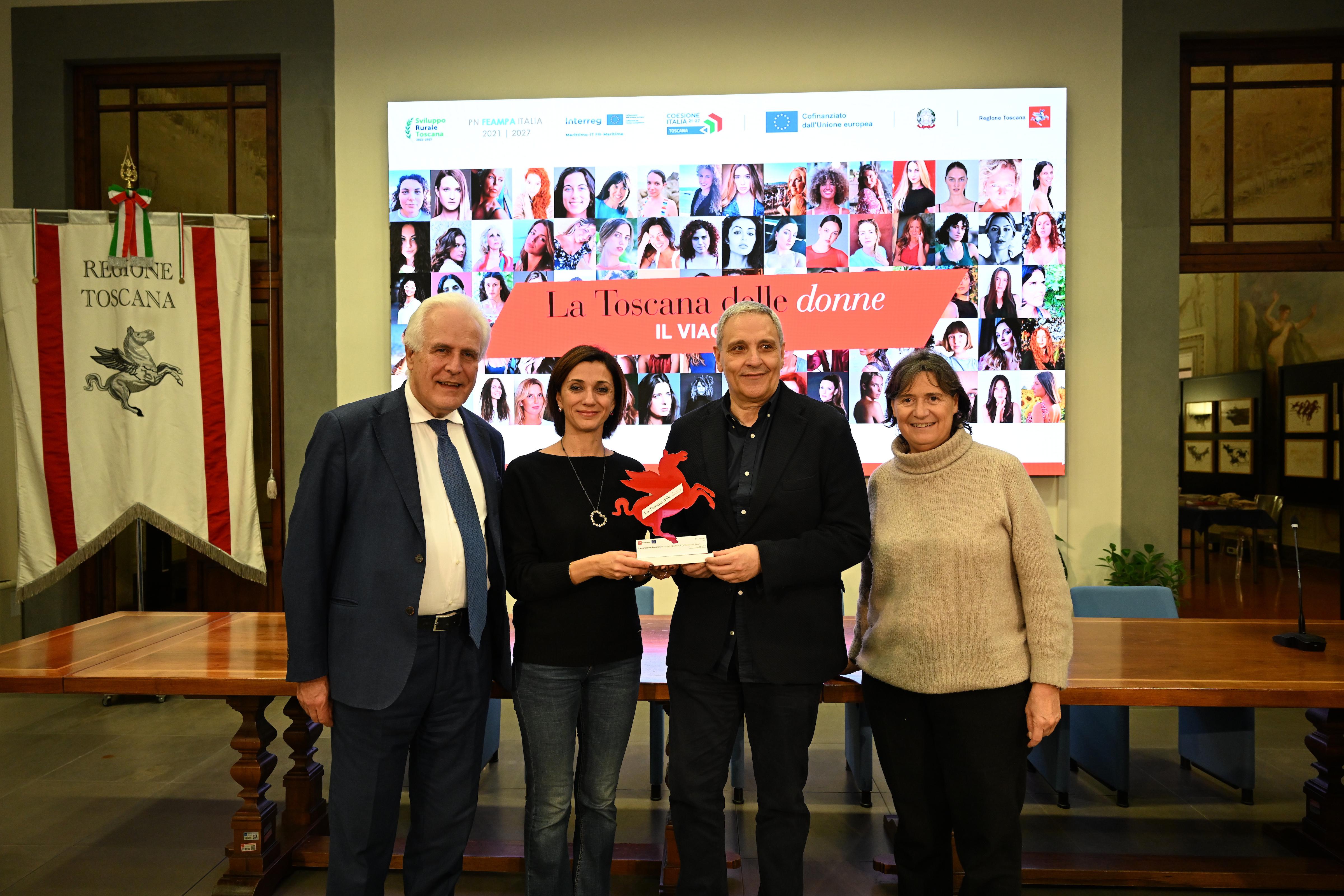 Pegaso della Toscana delle Donne a Maurizio de Giovanni, il grazie di Giani per suo impegno