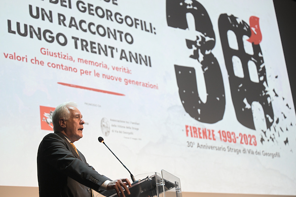 Il ricordo della strage dei Georgofili con le scuole. Diretta video