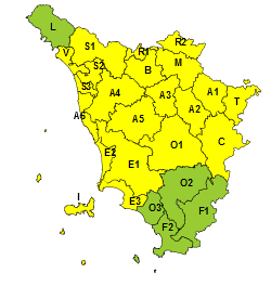 Maltempo, codice giallo per temporali e mareggiate