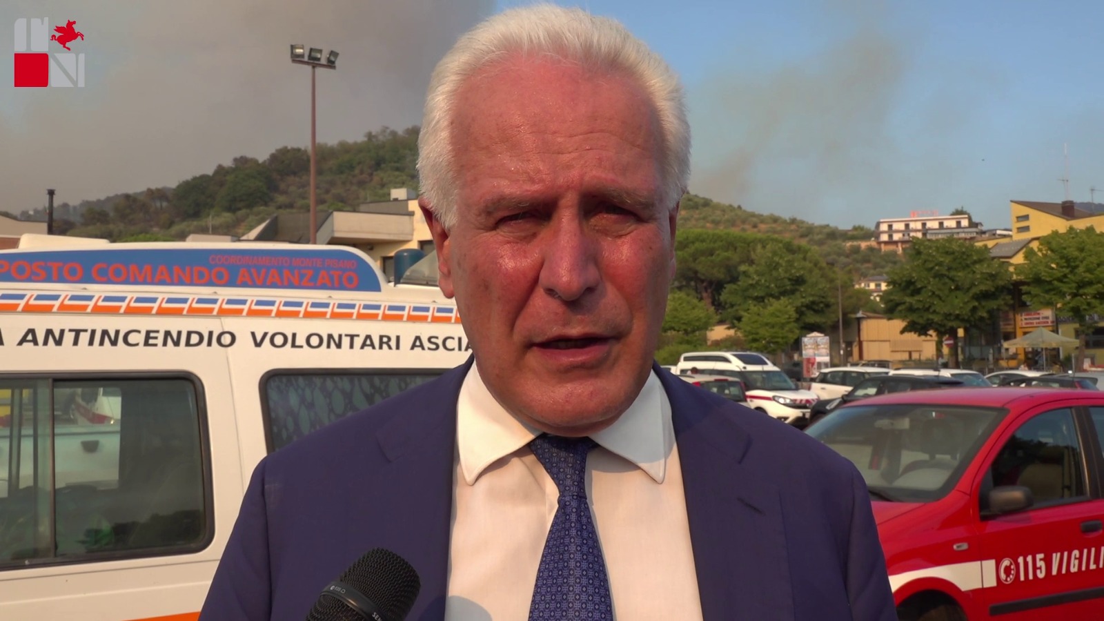Boschi in fiamme a Massarosa (Lu), Giani sul posto. Preoccupazione per il cambio di vento