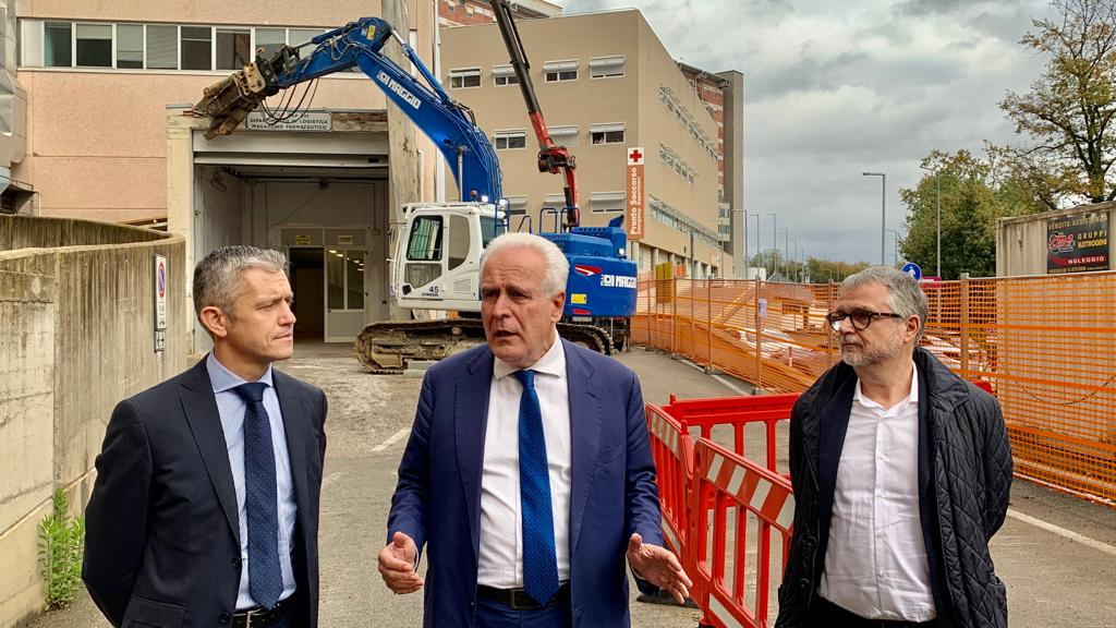 Azienda ospedaliera senese: Giani “Aperto il cantiere del lotto Volàno e inaugurata la nuova farmacia dell’Aou senese”