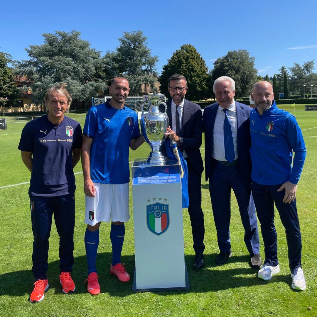 A Coverciano Giani e Mazzeo premiano l'Italia campione d'Europa