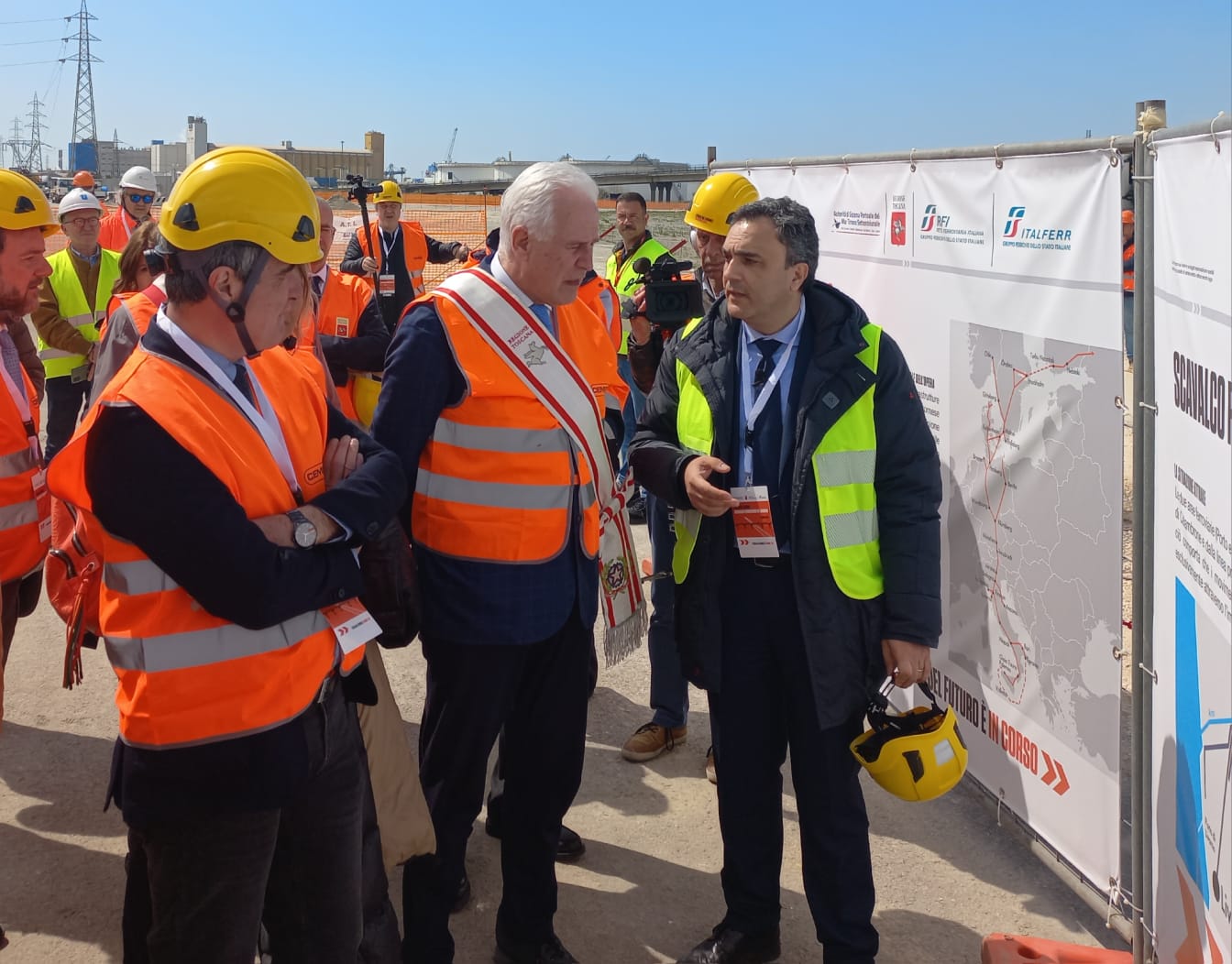 Porto-interporto, via ai lavori per lo scavalco ferroviario di Livorno. Giani e Baccelli: