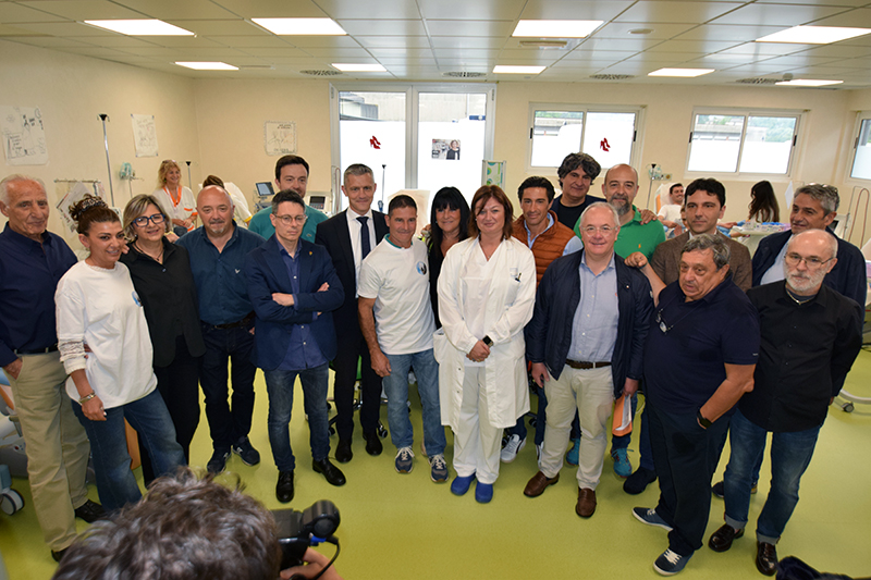 Contrade e fantini donano insieme il sangue