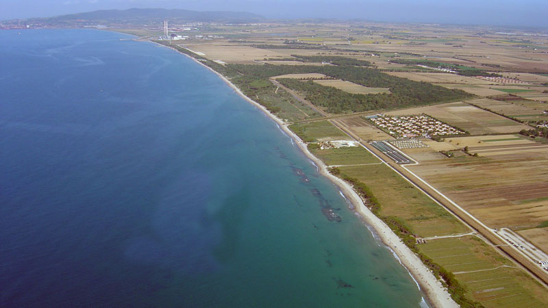 Follonica, partiti i lavori che completano la difesa della costa