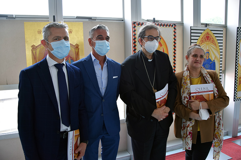 Arte e spiritualità in ospedale, inagurata la mostra Siena Invicta