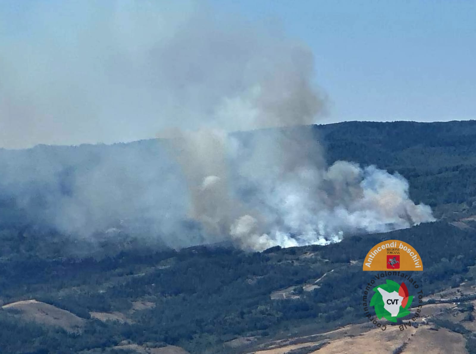 Incendio boschivo Abbadia San Salvatore, fiamme sospinte dal vento