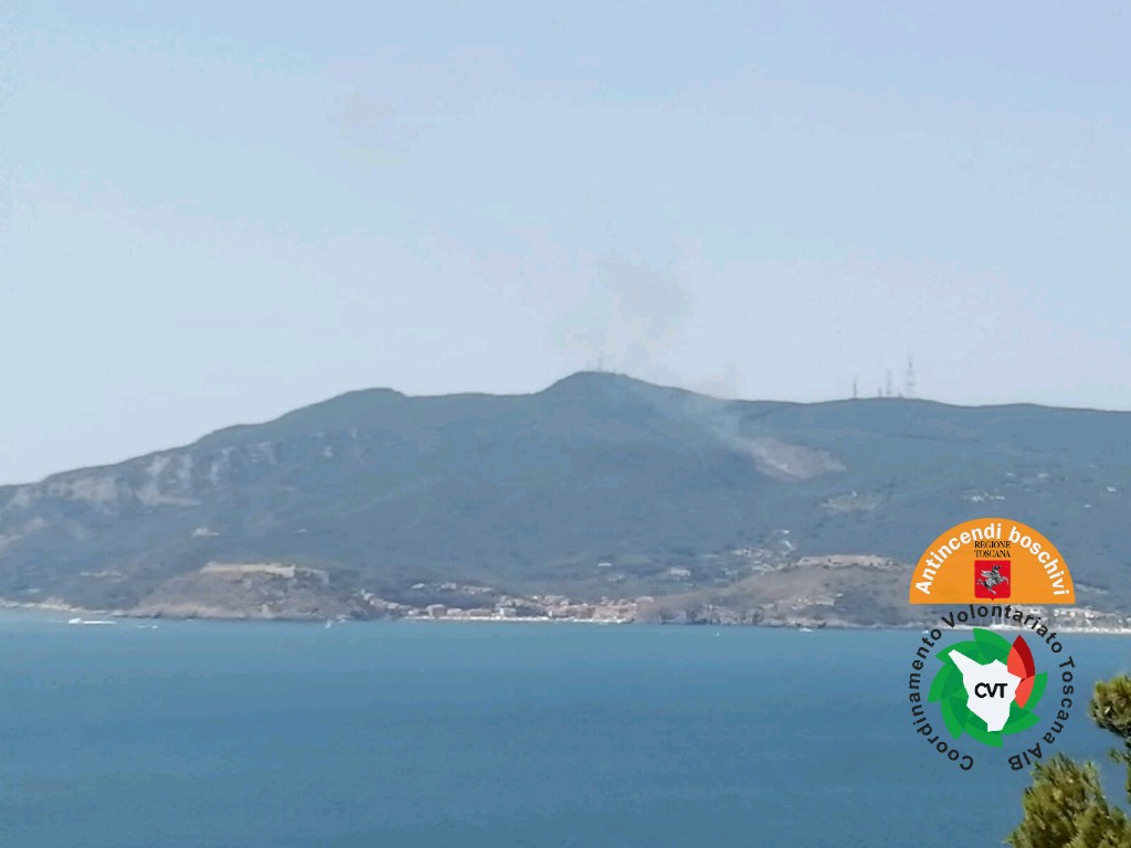 Fiamme all'Argentario, in arrivo due elicotteri regionali