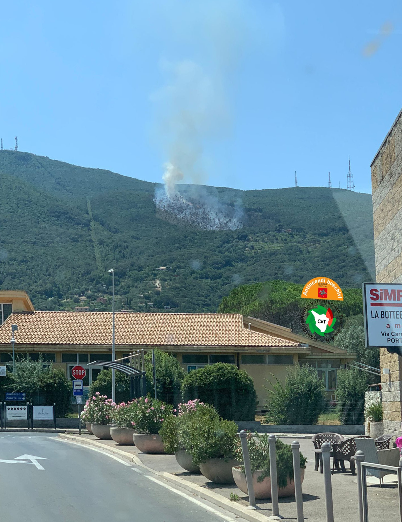 Incendio sull'Argentario, gli aggiornamenti. Bruciati 2 ettari di bosco