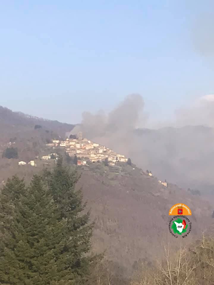 In corso due incendi, a Bagni di Lucca e Casola in Lunigiana