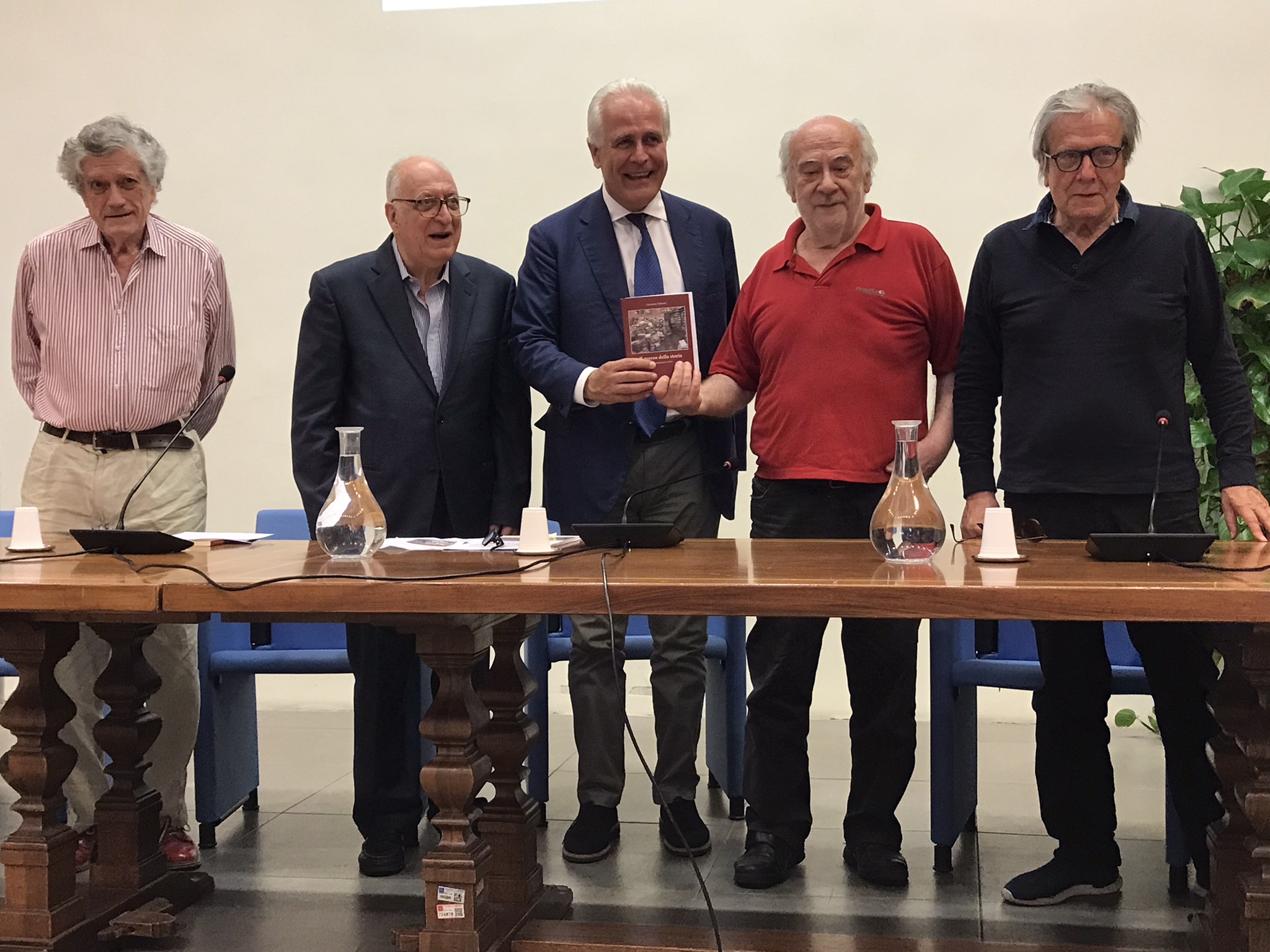 “Il morso della storia”: politica, cultura e passioni nell’antologia di Giovanni Pallanti