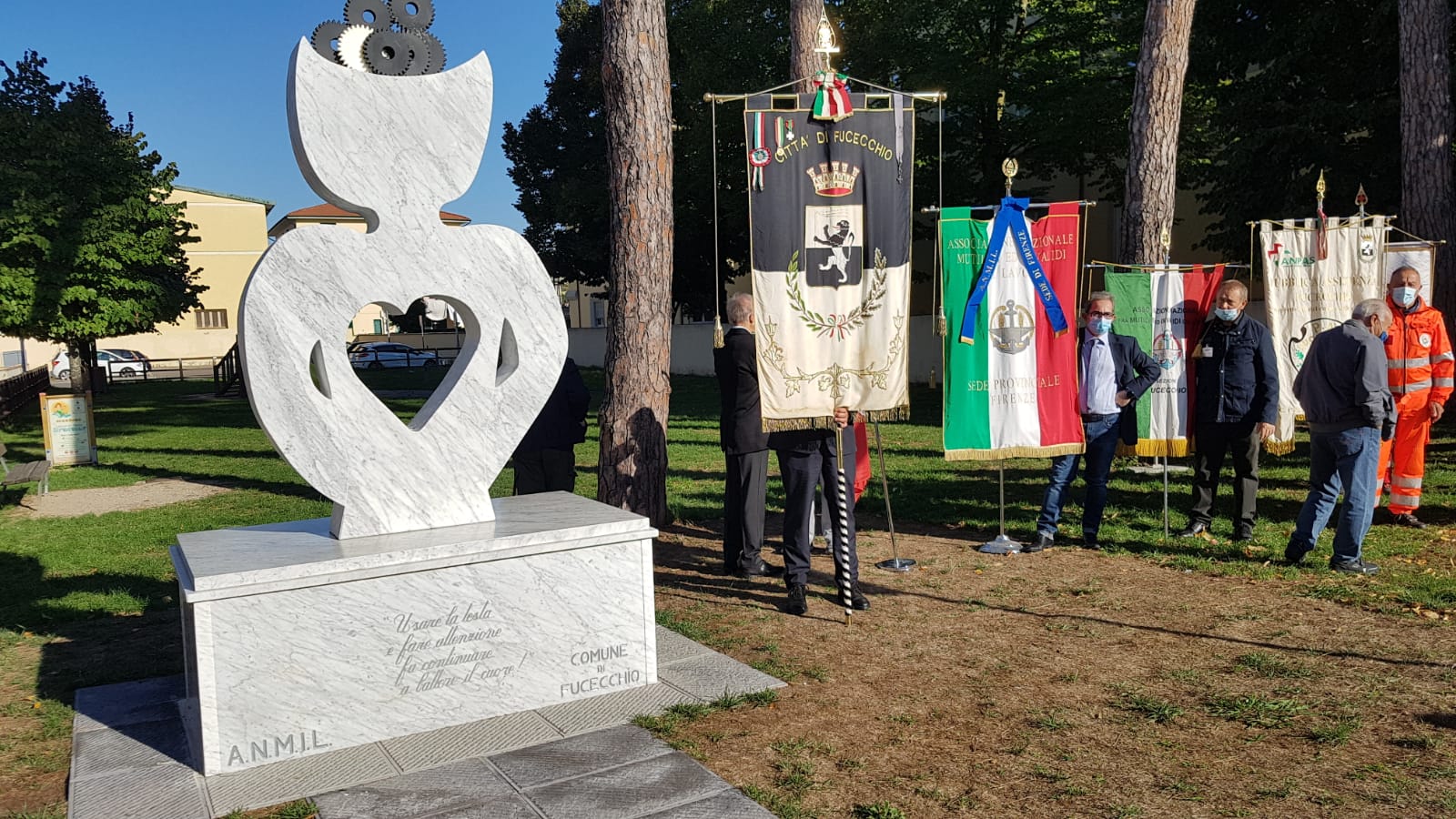 Nardini  per monumento a Luana: 