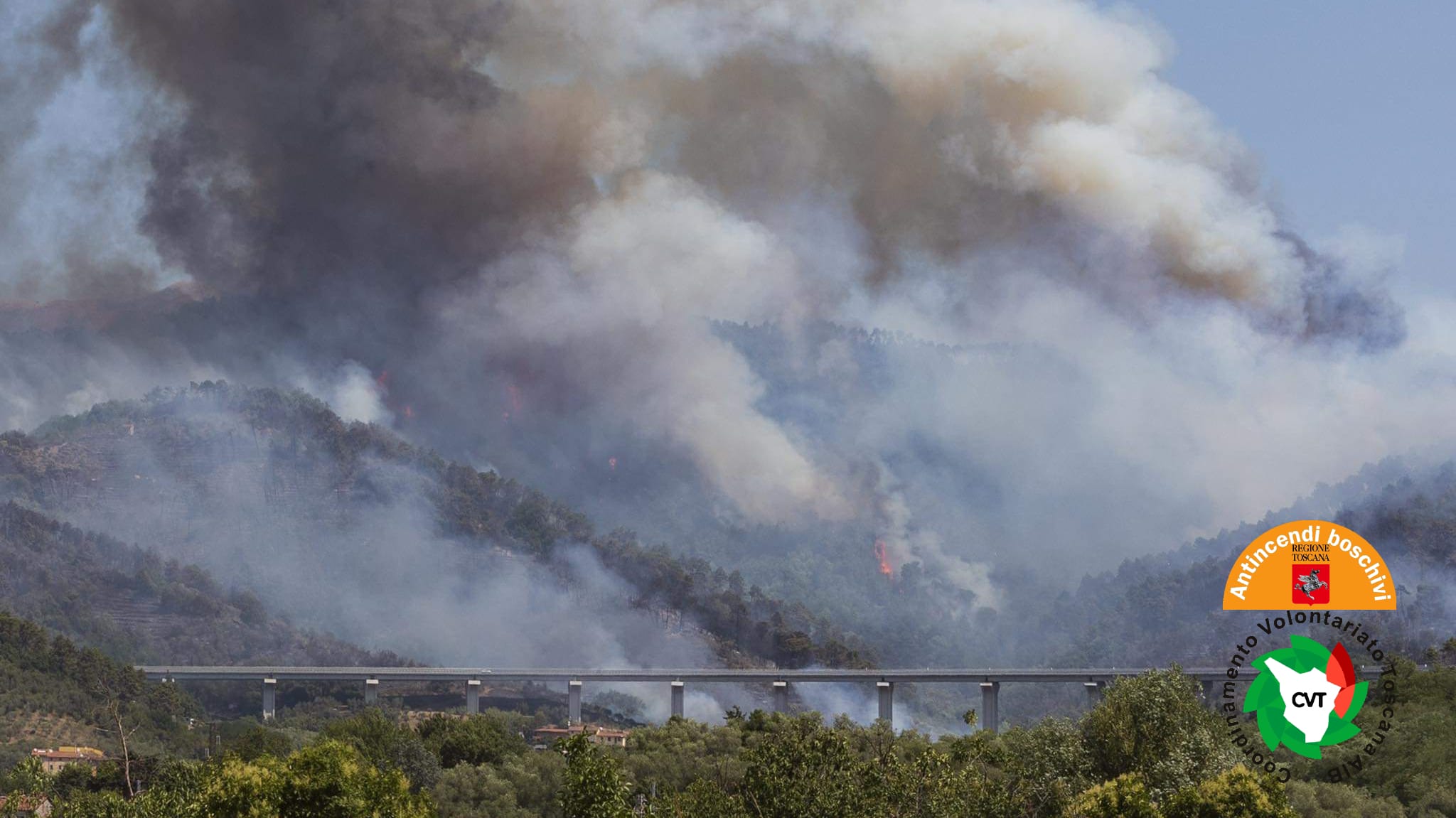 Immagine Altri incendi attivi in Toscana. Prosegue l’opera di spegnimento e contenimento a Massarosa