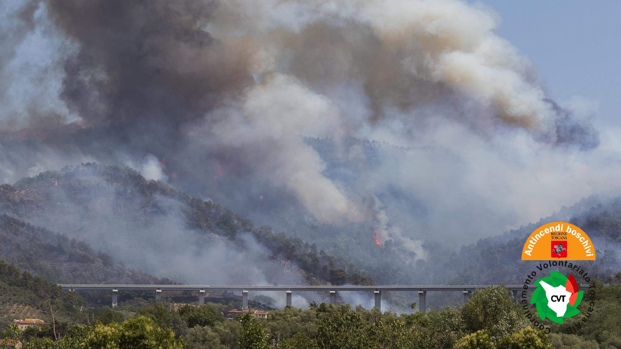 Altri incendi attivi in Toscana. Prosegue l’opera di spegnimento e contenimento a Massarosa