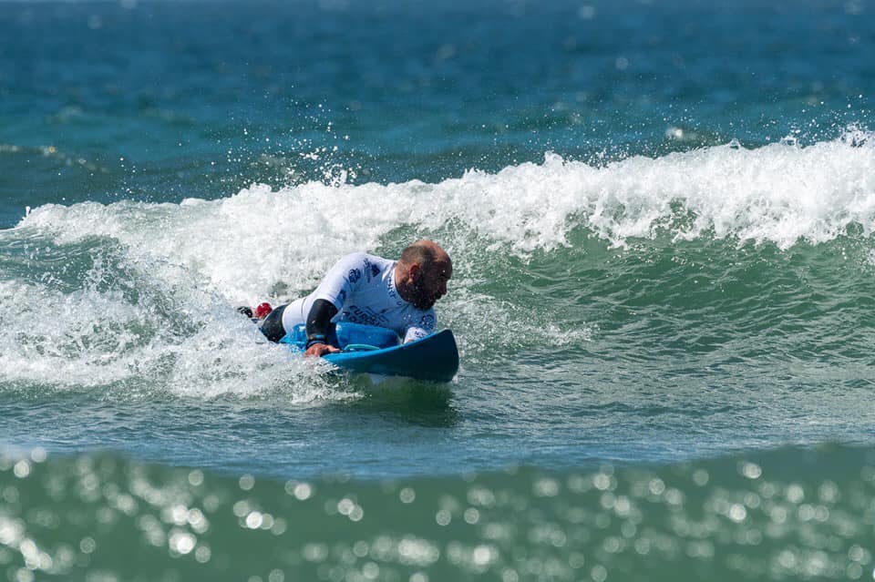 Massimiliano Mattei medaglia d'oro agli europei di Adaptive surfing, i complimenti dell'assessore