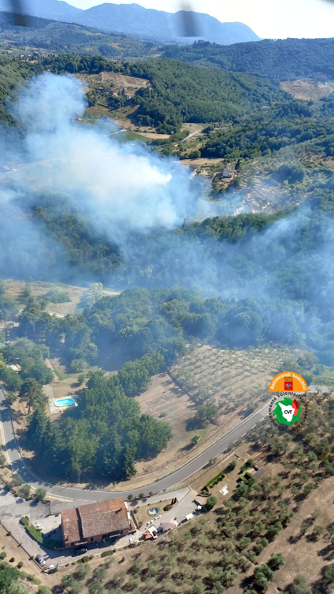 Incendio boschivo a Ponte a Moriano, nel Comune di Lucca