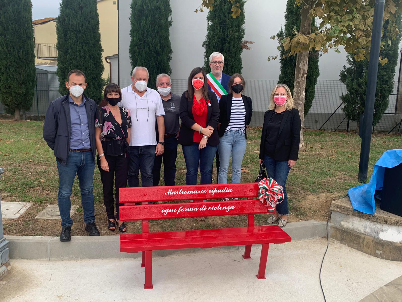 Inaugurata la panchina rossa di Maestromarco, nel Comune di Lamporecchio (Pt)