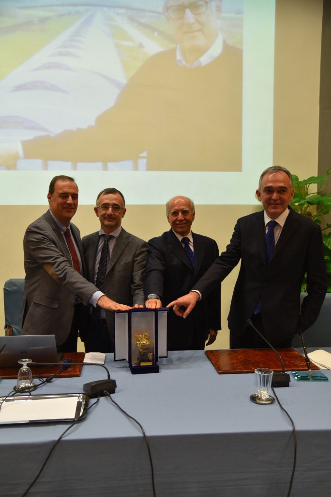 Rossi consegna il Pegaso d'oro per Virgo: