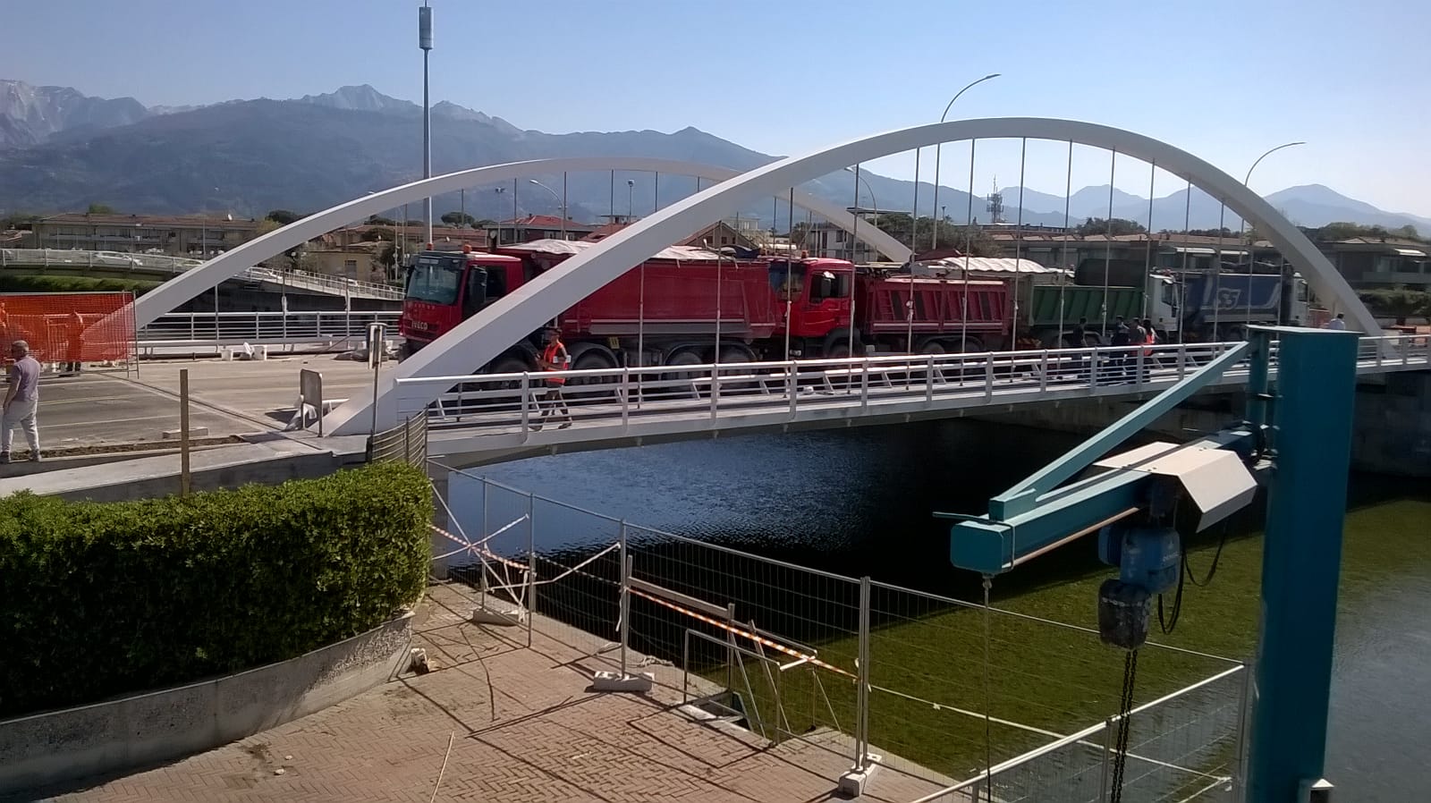 Marina di Massa, collaudato il ponte sul Frigido: domani riapertura al traffico