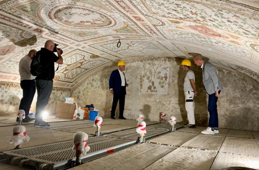 Villa di Careggi, via al recupero degli affreschi nascosti. Sopralluogo del presidente Giani