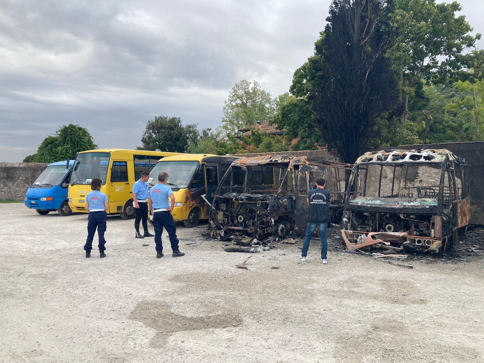 Scuolabus incendiati a San Giuliano, Nardini: