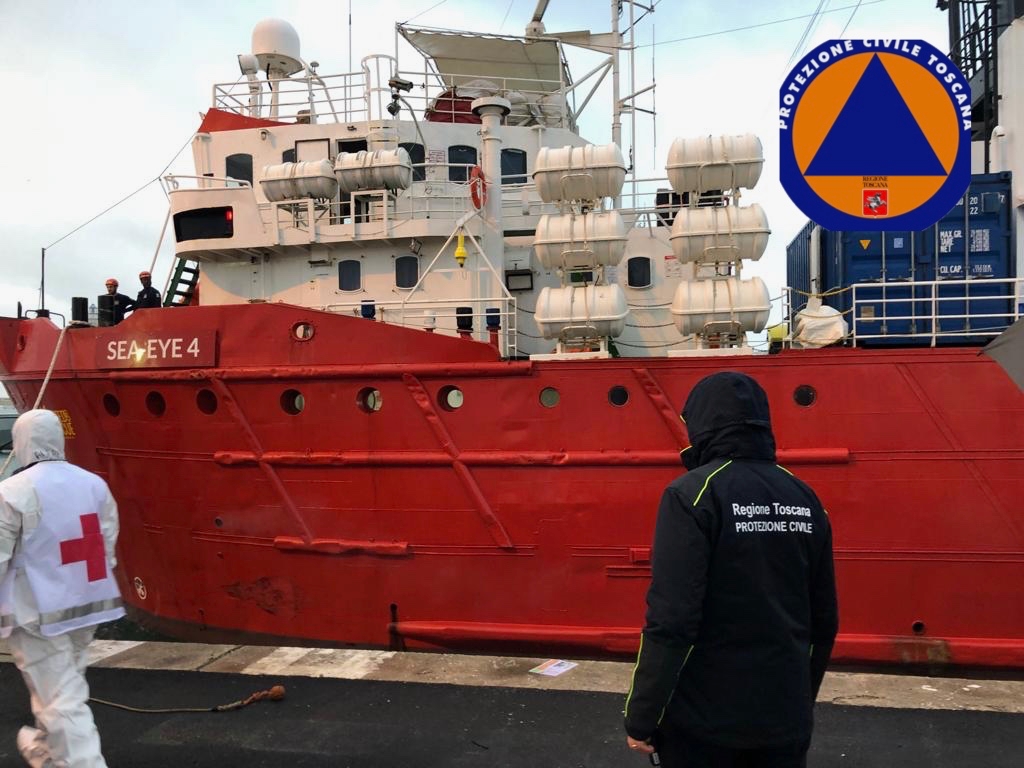 La Sea Eye 4 in porto a Livorno con 108 migranti, 13 sono minori non accompagnati