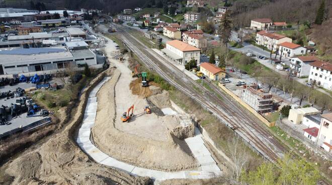 Lunedì 17 maggio Baccelli visita cantiere sovrappasso ferroviario Castelnuovo Garfagnana
