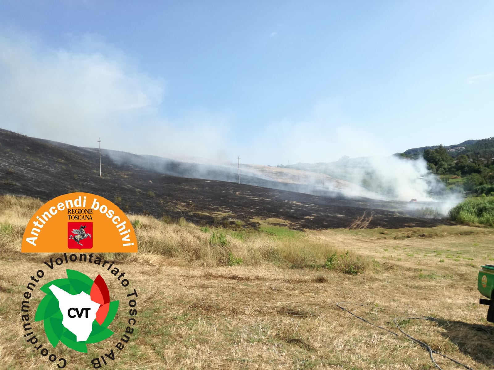 Incendi, sterpaglie in fiamme a Casciana Terme. Impegnato un elicottero