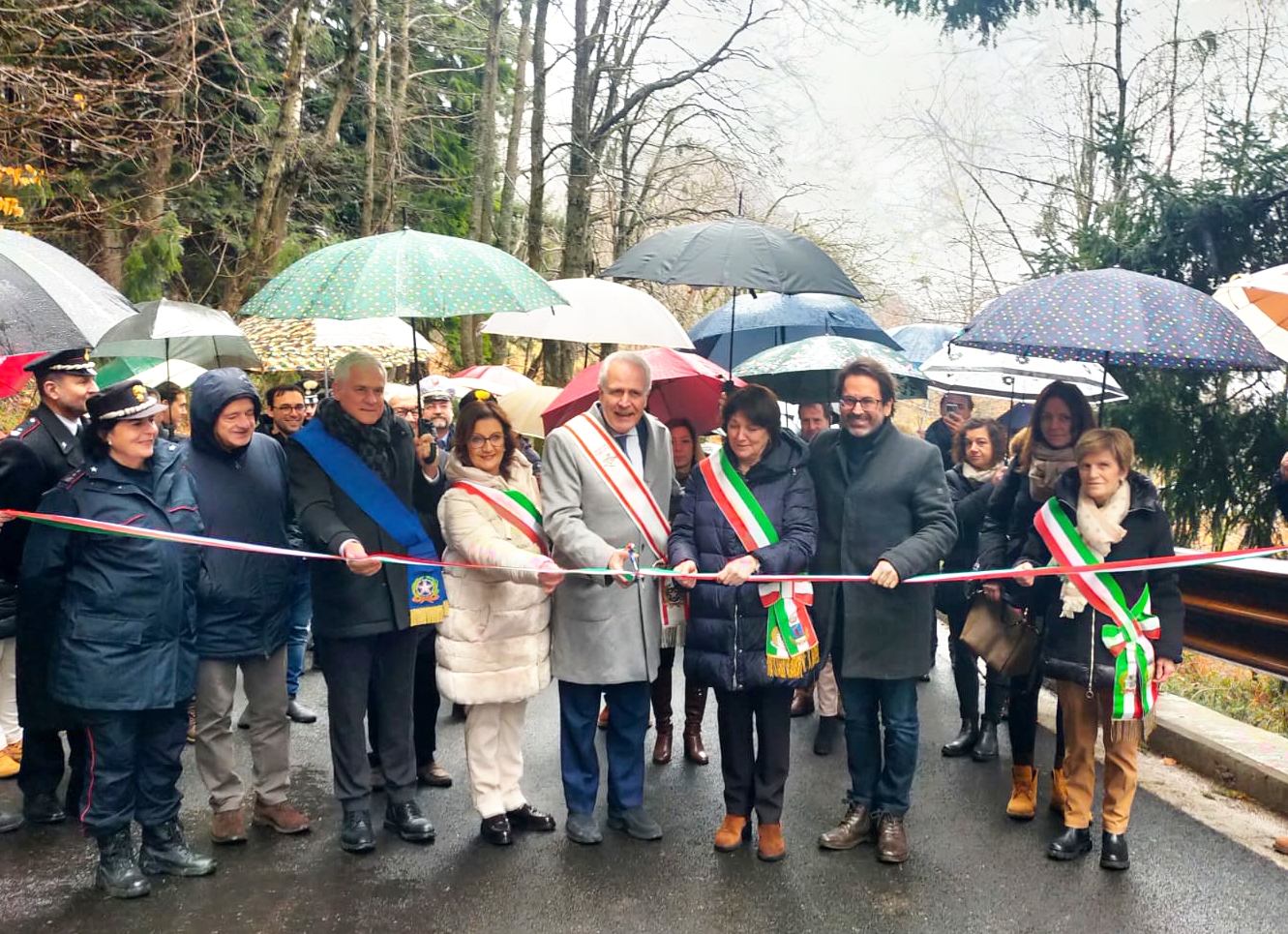 Strada dell’Orecchiella, terminati i lavori. Giani e Baccelli all’inaugurazione
