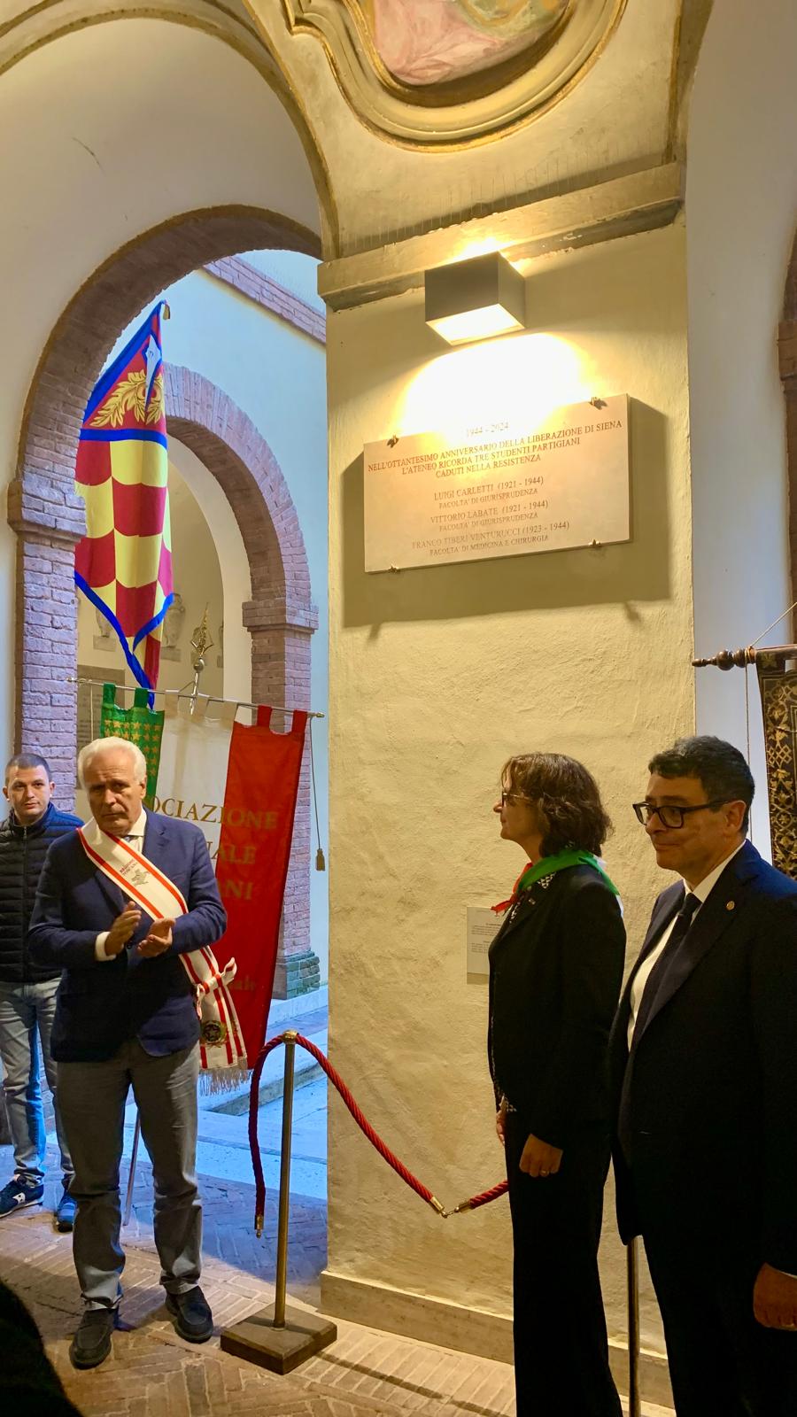 Giani inaugura targa partigiani ad Ateneo senese